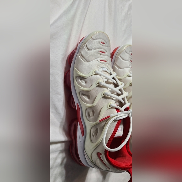 Nike Air Max Vapormax Plus white/University Red men no box 9.5 - Picture 3 of 10